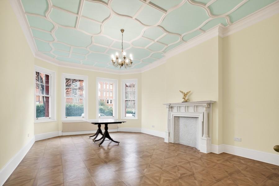 Flat Oakwood Court in Greater London