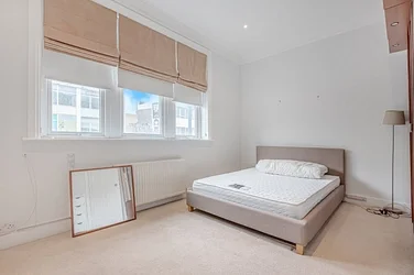 Flat Putney Bridge Road in Greater London