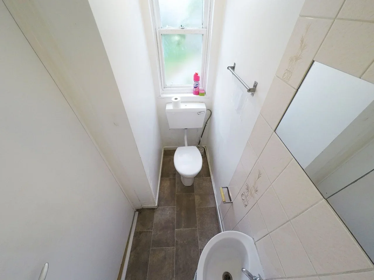 Room Chesnut Road in Greater London