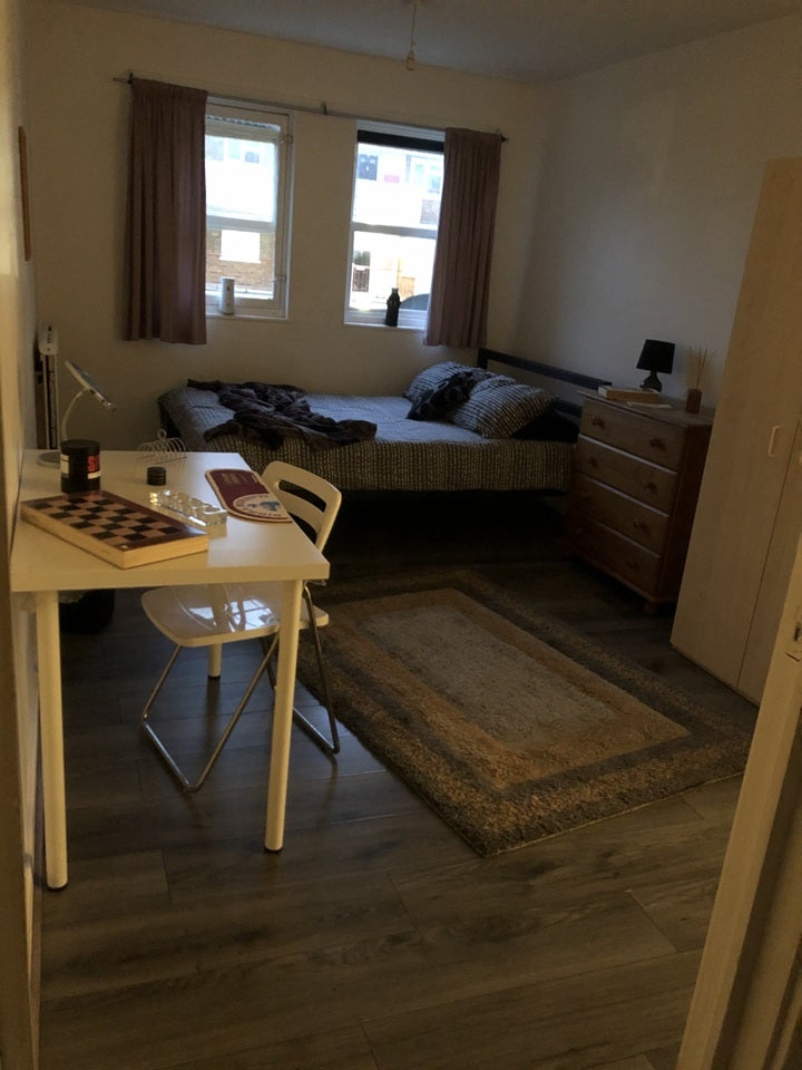 Room Chesnut Road in Greater London