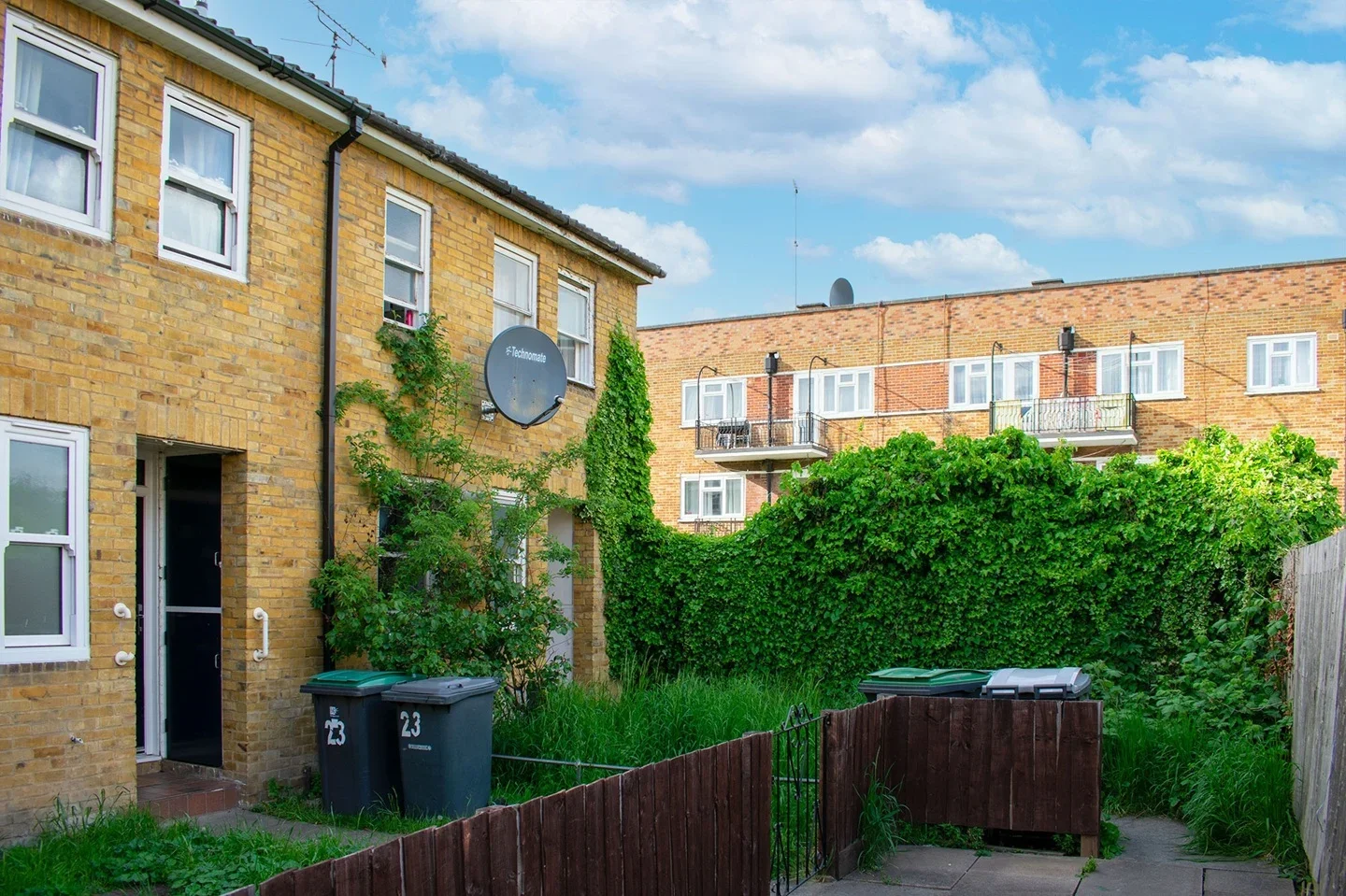 Room Chesnut Road in Greater London