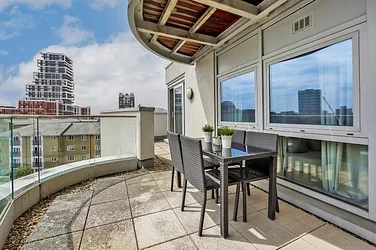 Flat York Road in Greater London