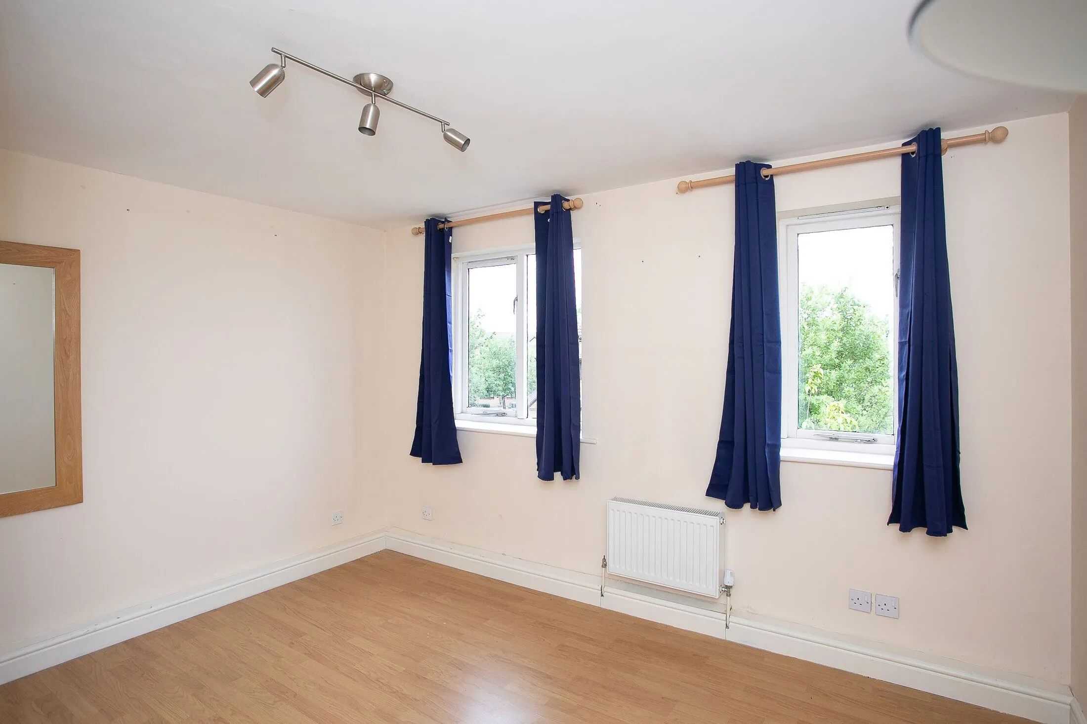Flat Courtlands Close in Watford