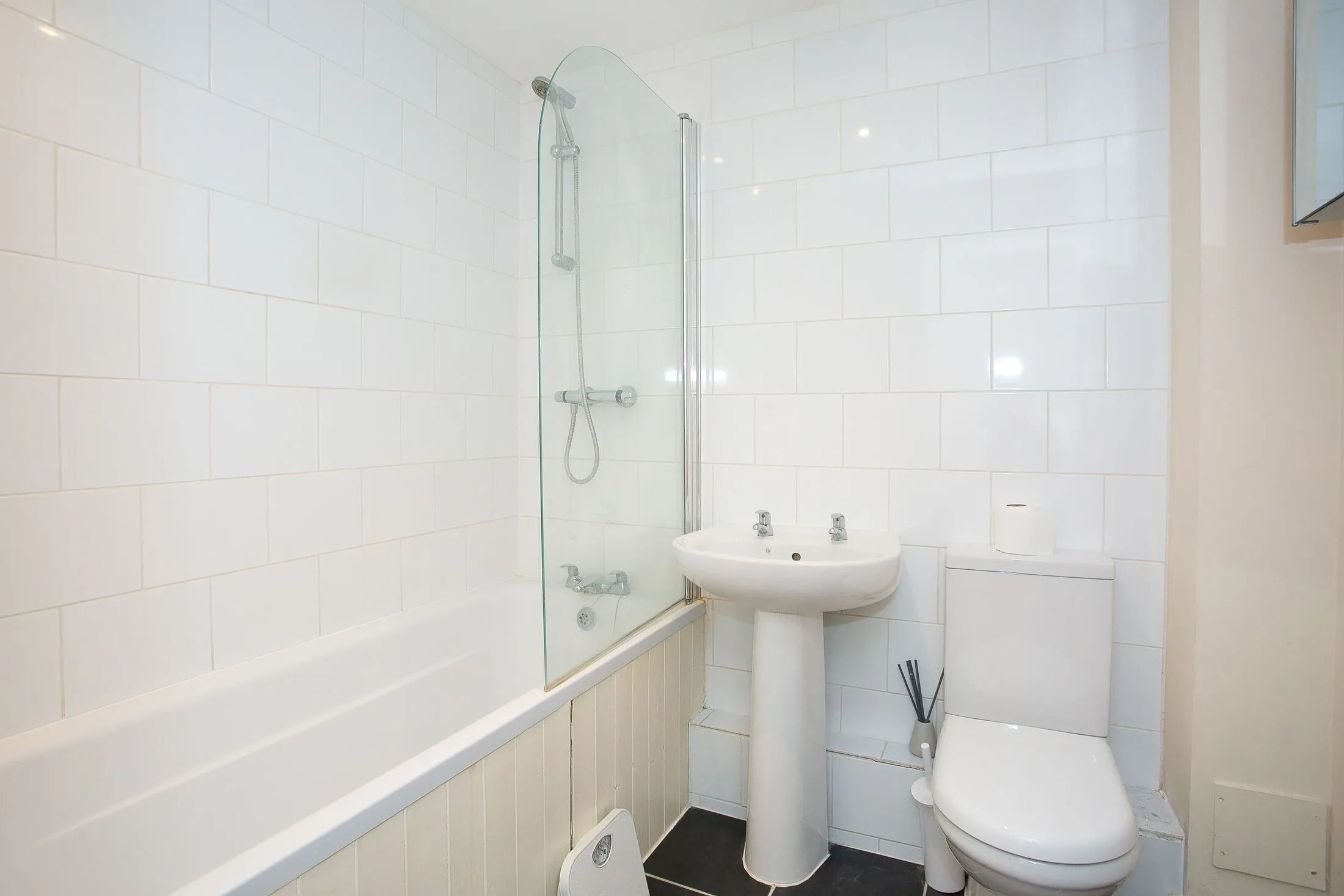 Flat Courtlands Close in Watford
