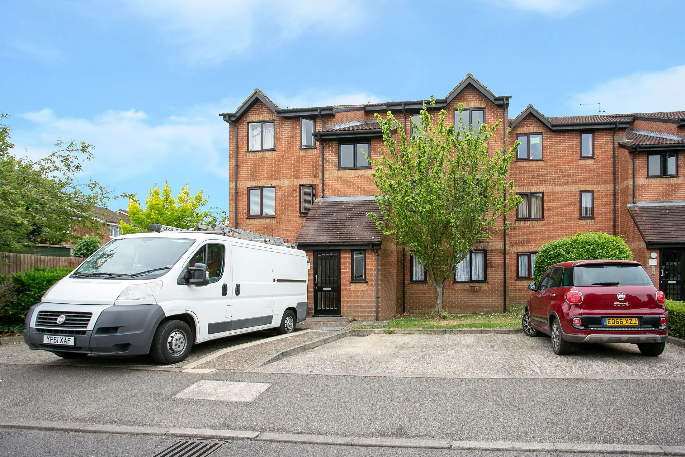 Flat Courtlands Close in Watford
