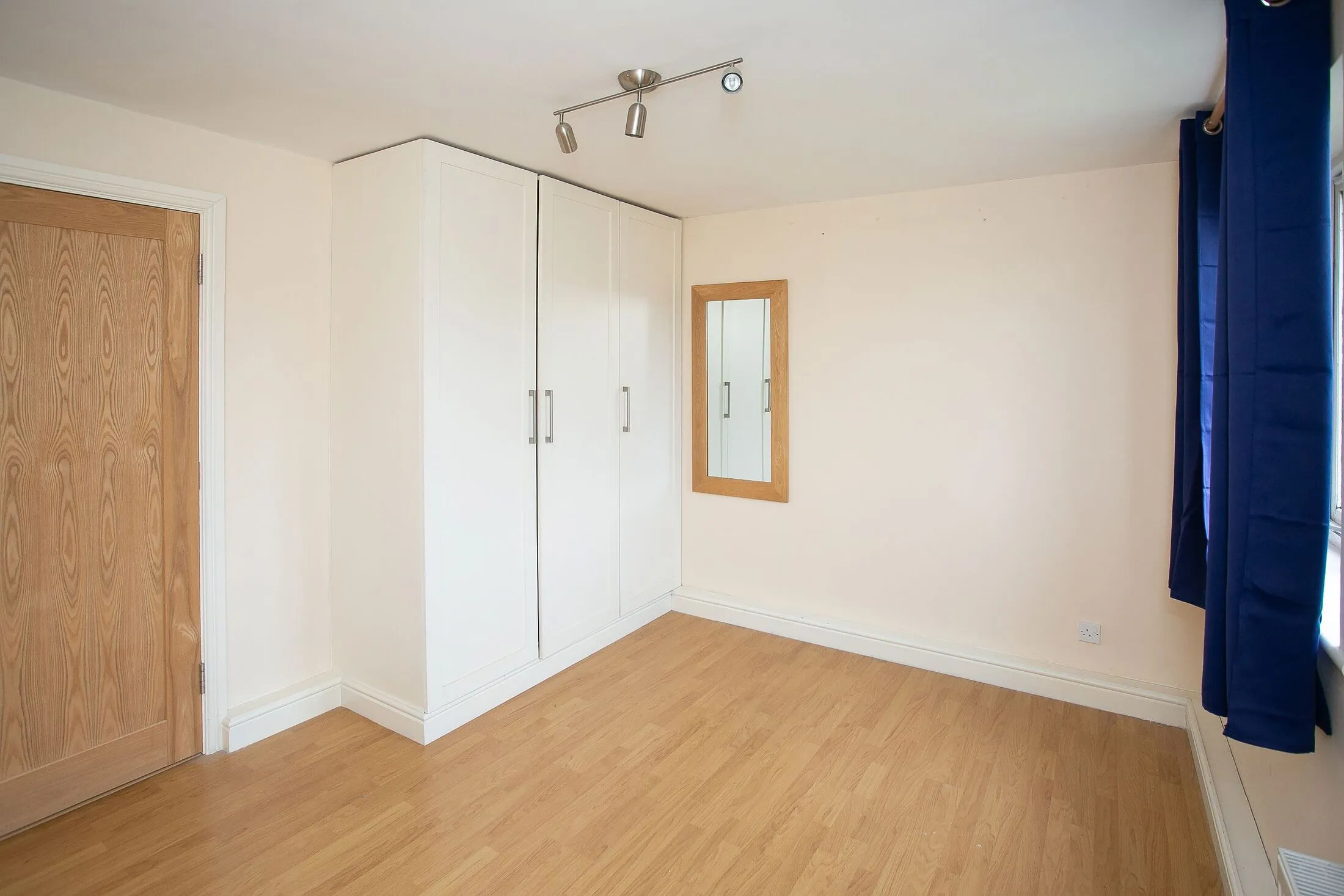 Flat Courtlands Close in Watford