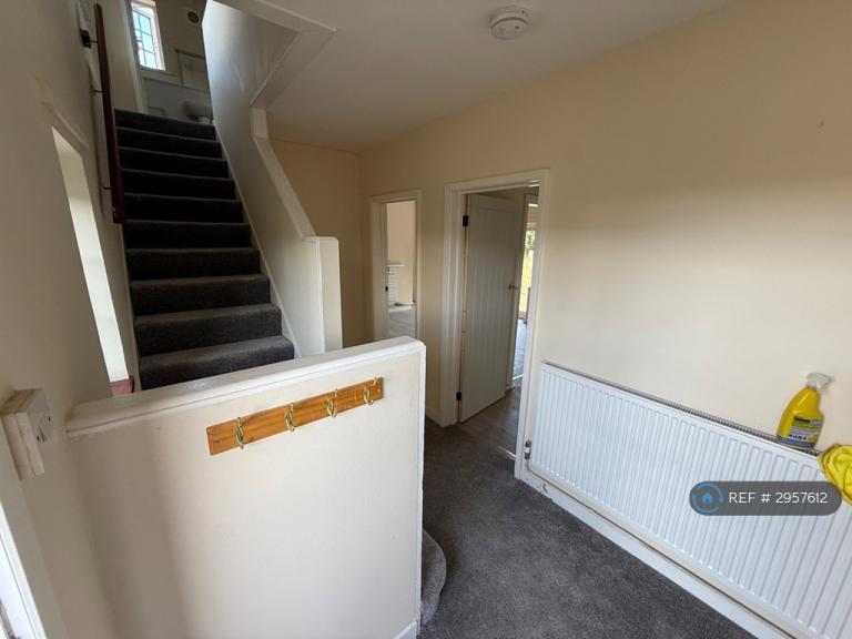 House Ilbury Close in Shinfield
