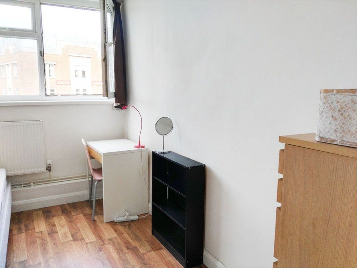 Flat Cropley Street in Greater London
