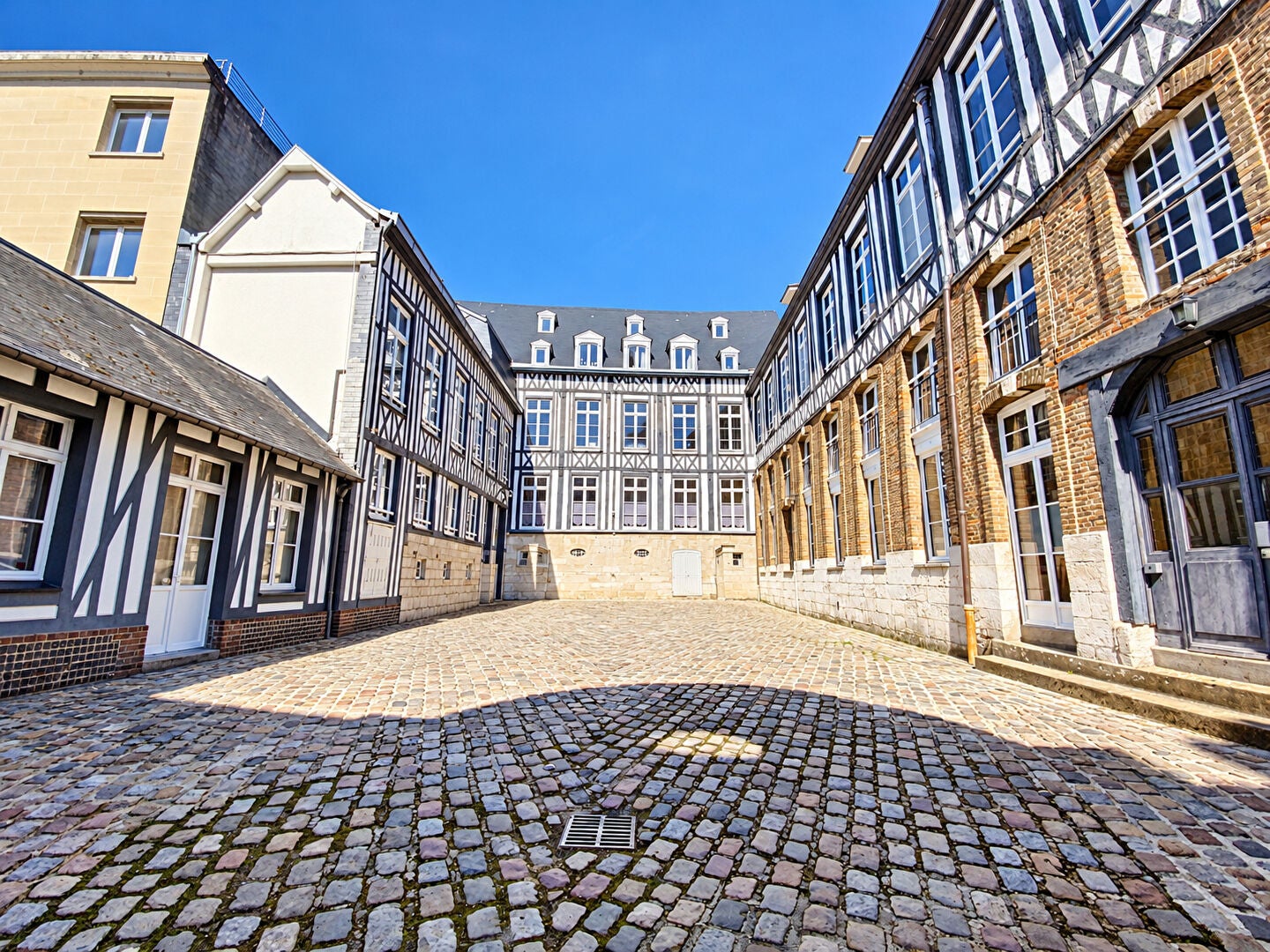 Flat Rue Saint-Éloi in Rouen