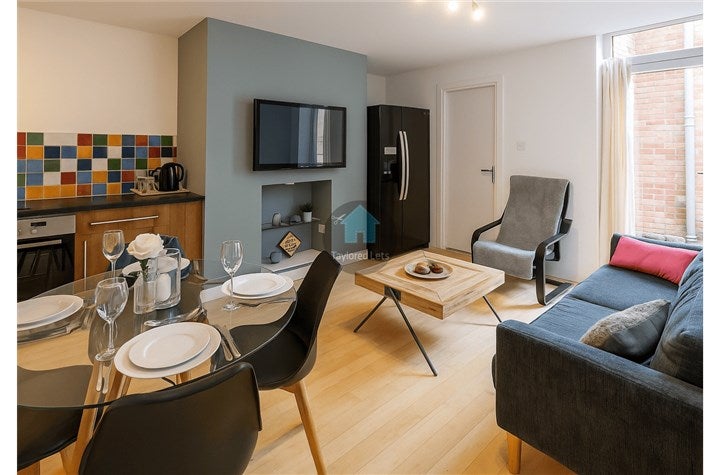 Flat Kelvin Grove in Newcastle upon Tyne