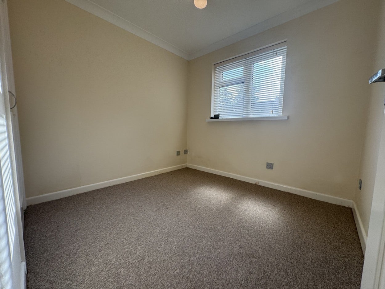 Flat Durston Close in Street