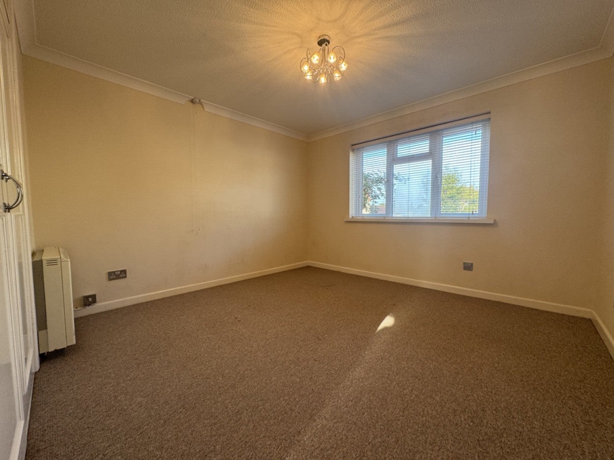 Flat Durston Close in Street