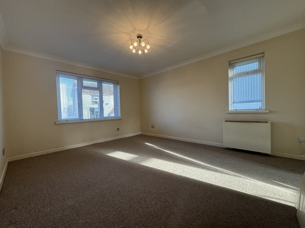 Flat Durston Close in Street