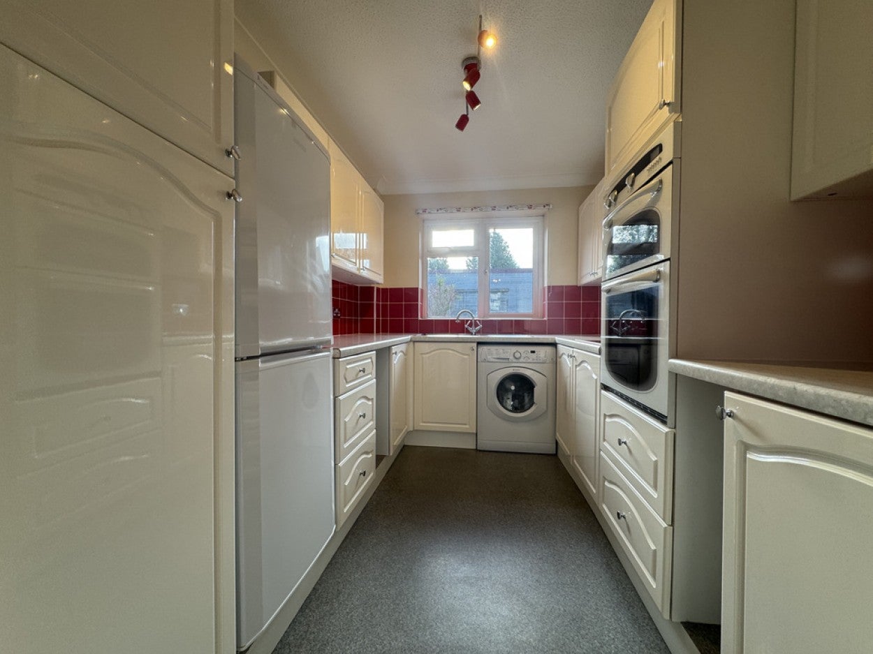 Flat Durston Close in Street