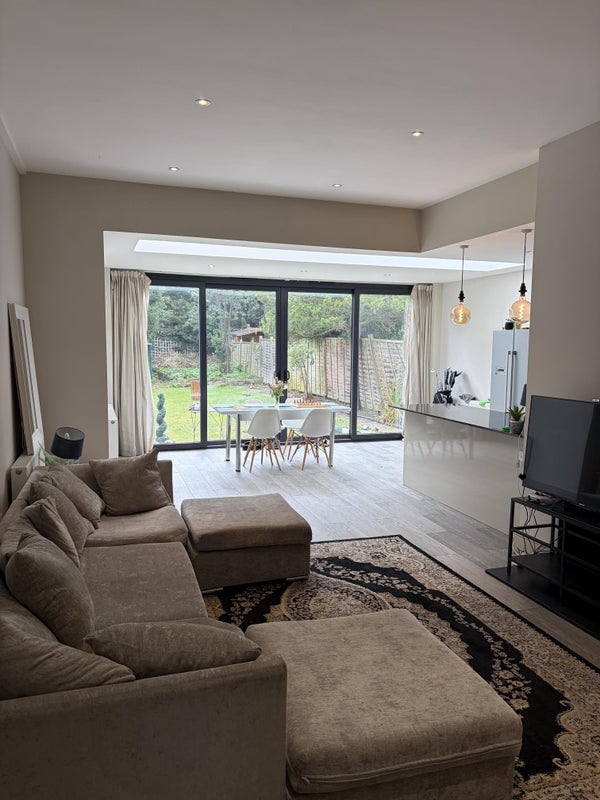 Room Cranhurst Road in Greater London