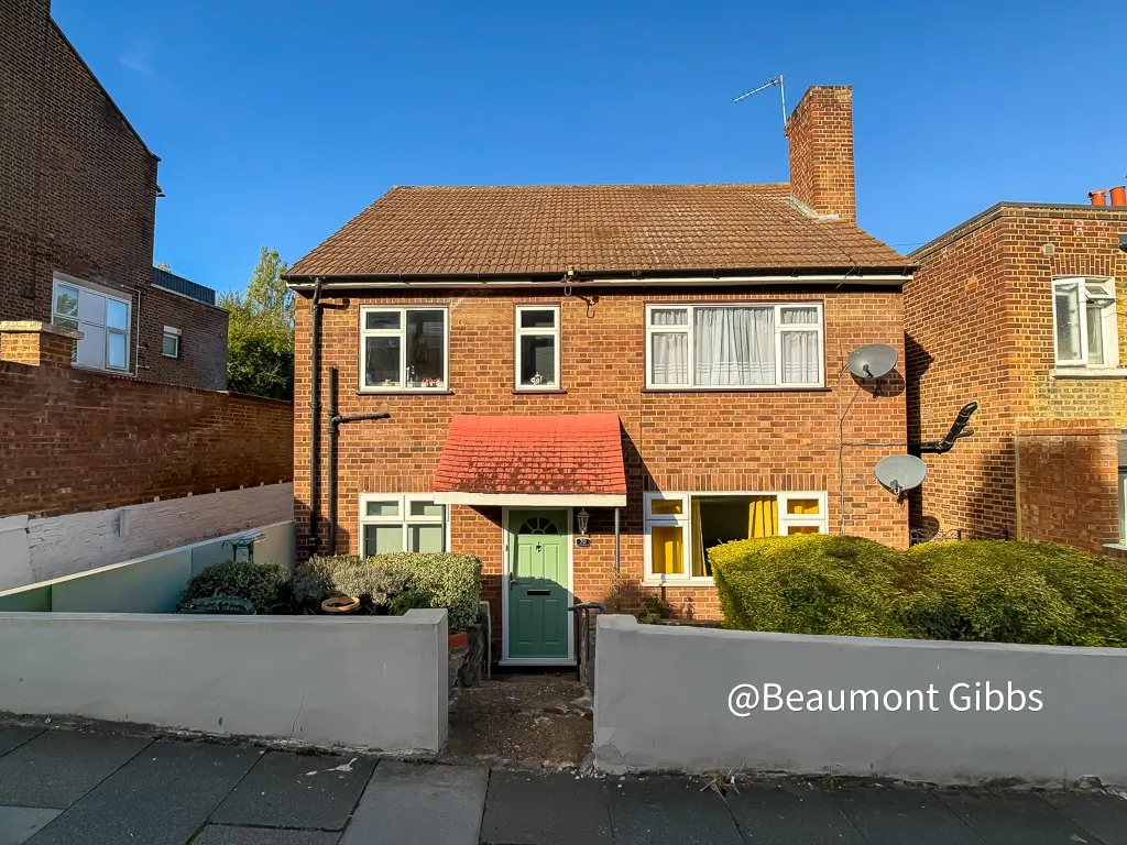 Flat Red Lion Lane in Greater London
