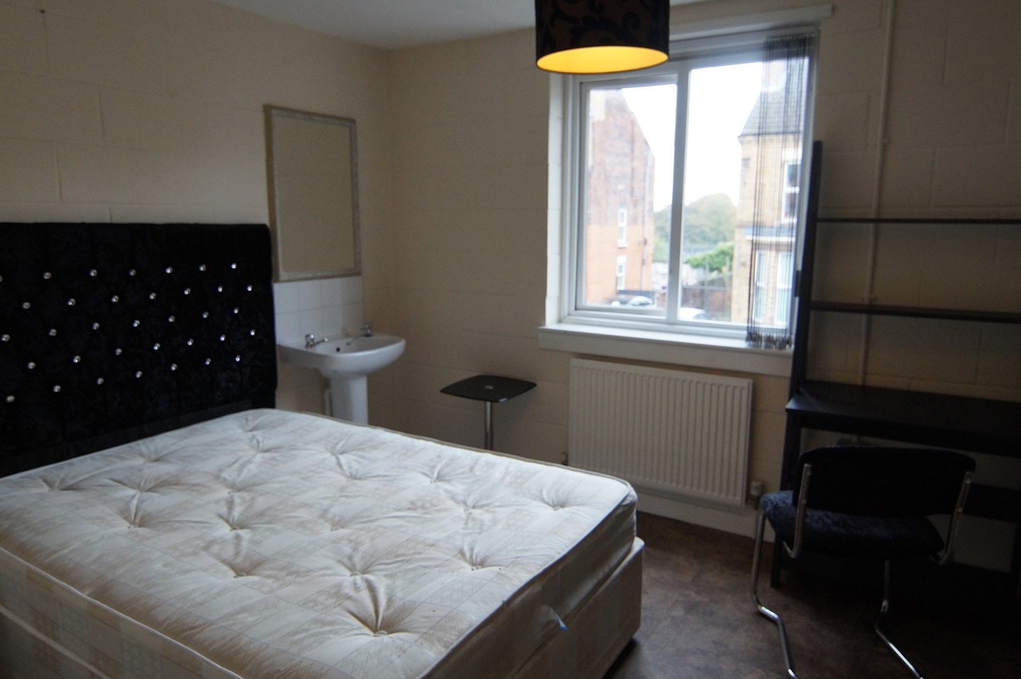 Room Van Dyke Street in Liverpool