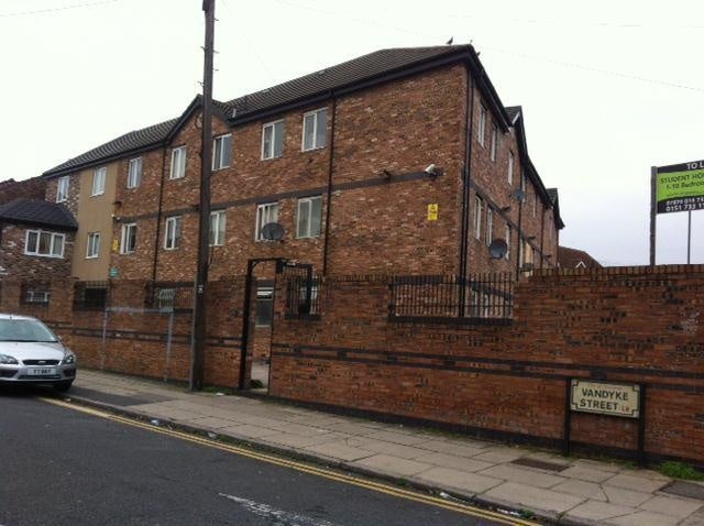 Room Van Dyke Street in Liverpool