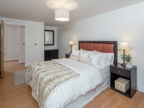 Flat Winchester Mews in Greater London