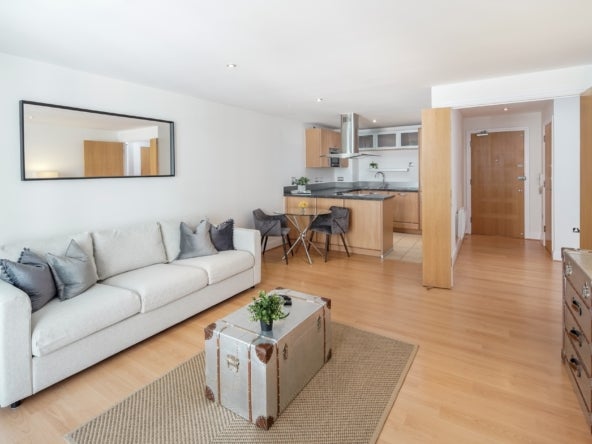 Flat Winchester Mews in Greater London