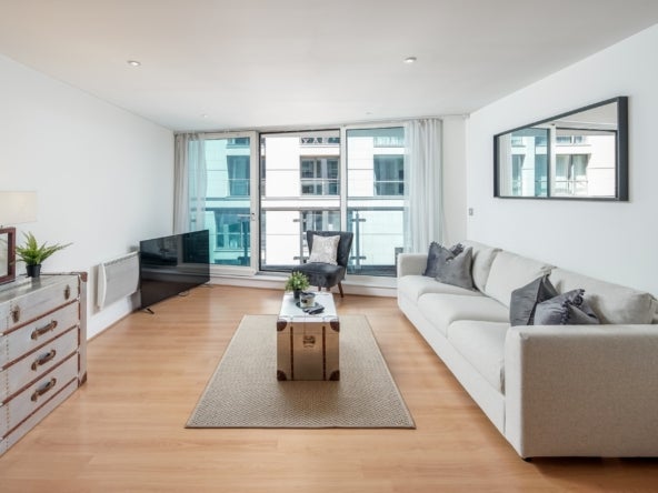 Flat Winchester Mews in Greater London