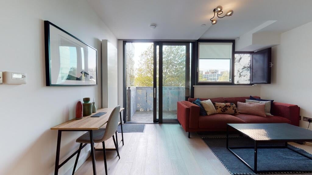 Flat Highgate Hill in Greater London