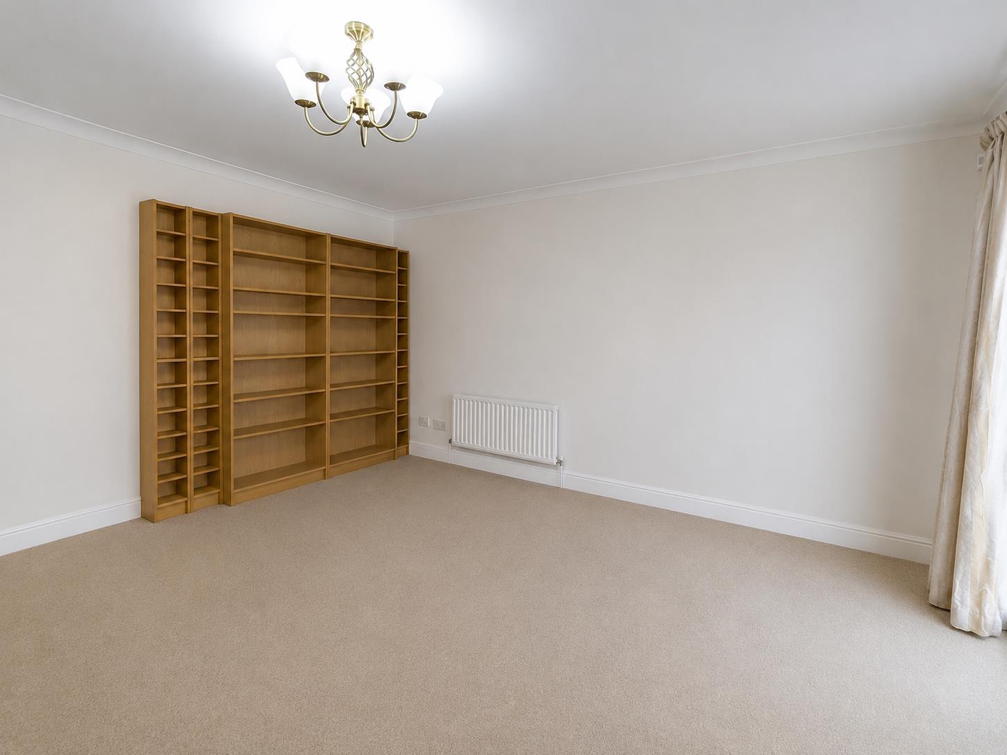 Flat Woodside Avenue in Greater London