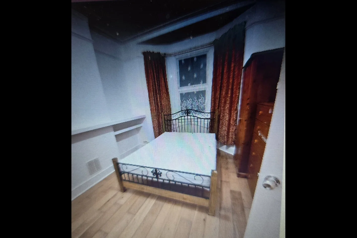 Flat Tivoli Road in Greater London