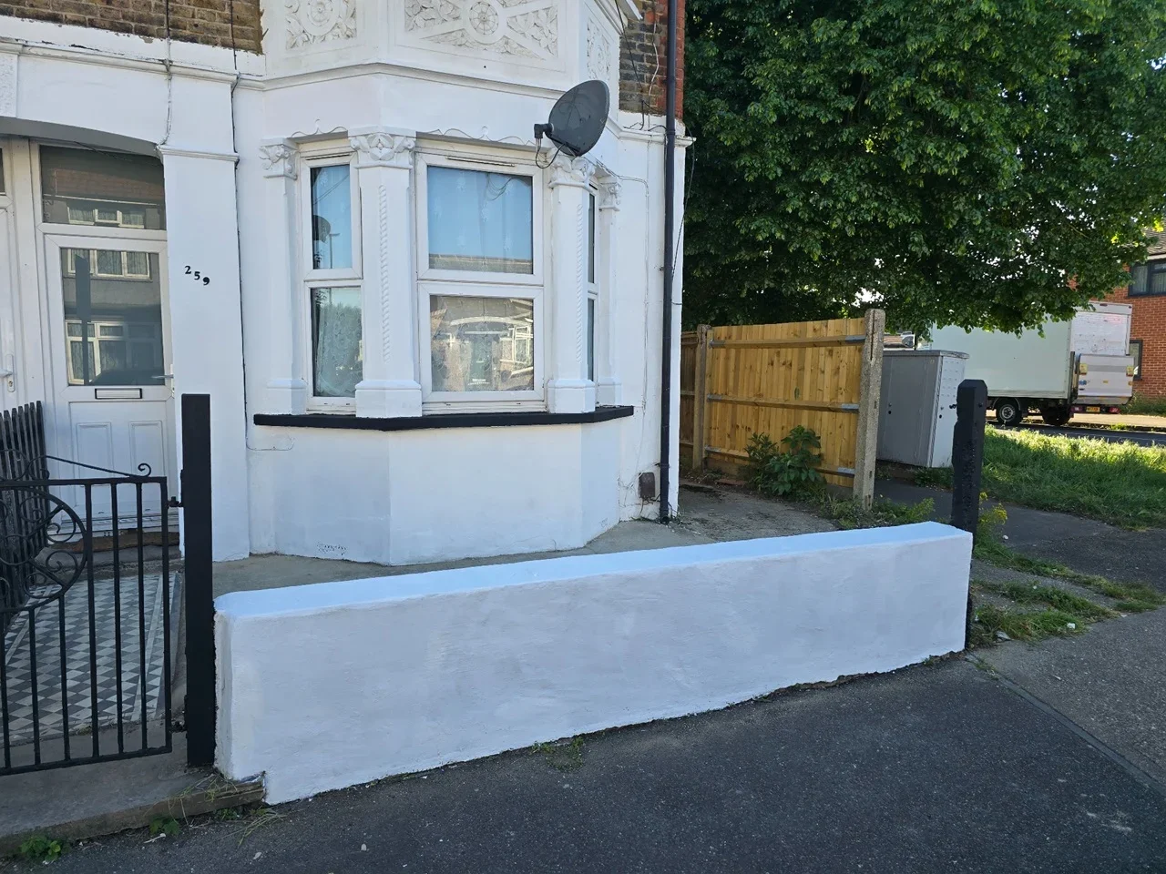 Flat Tivoli Road in Greater London