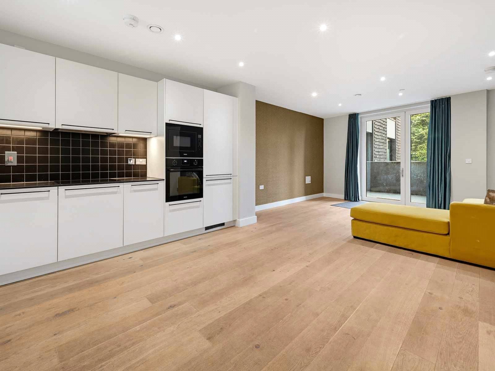 Flat Cotton Street in Greater London