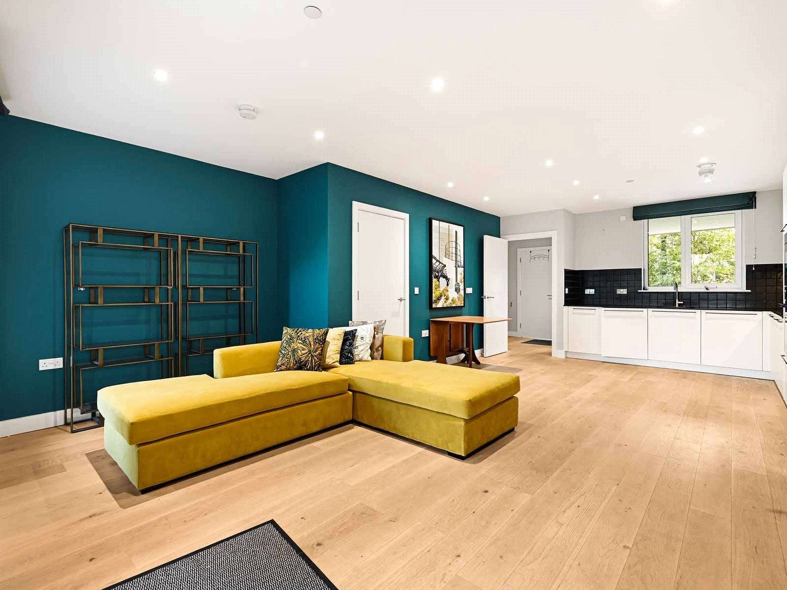 Flat Cotton Street in Greater London