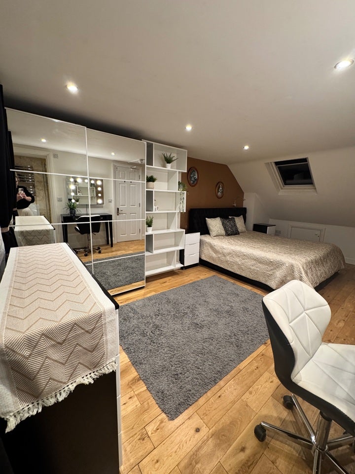 Room Springvale Avenue in Greater London