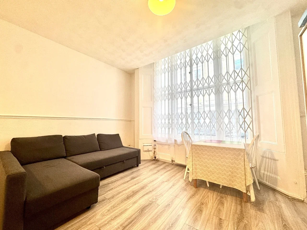 Flat Clanricarde Gardens in Greater London