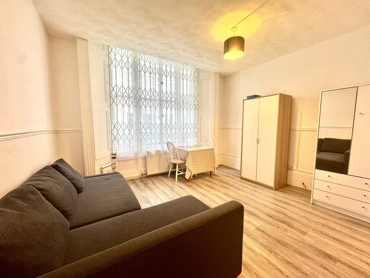 Flat Clanricarde Gardens in Greater London