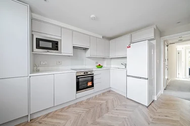 Flat Garratt Lane in Greater London