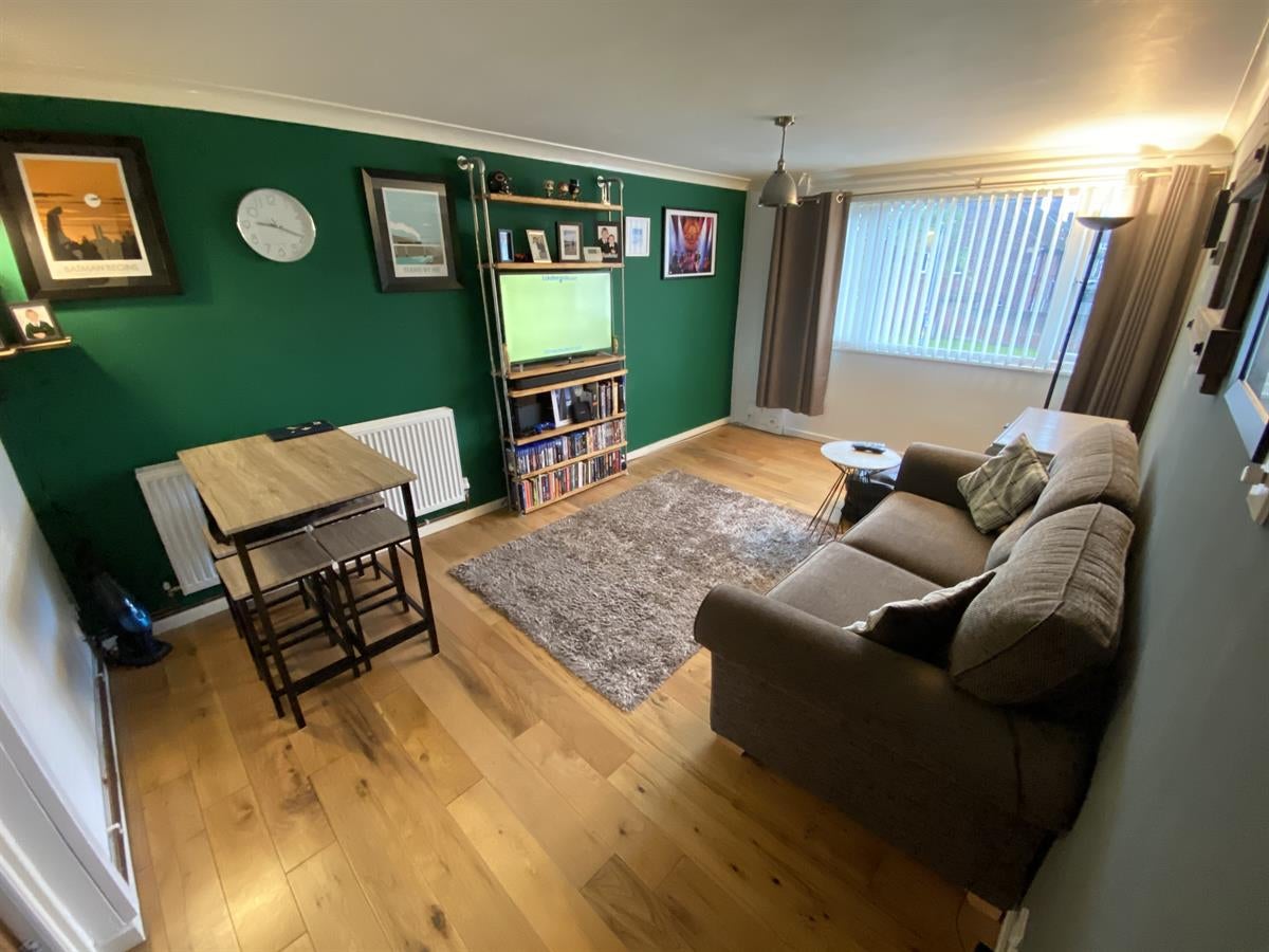 Flat De Villiers Avenue in Crosby