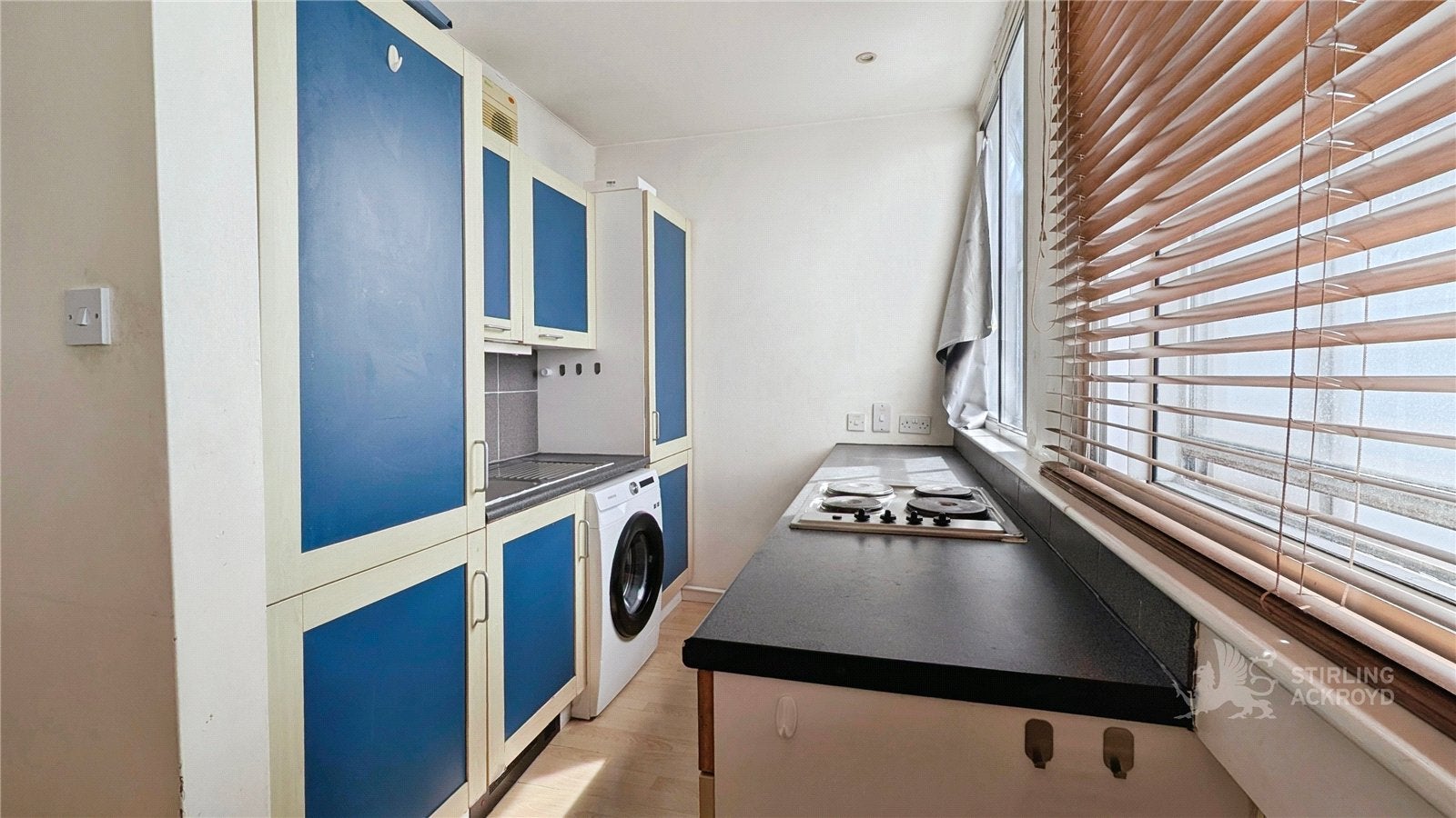 Flat Whitehorse Road in Greater London