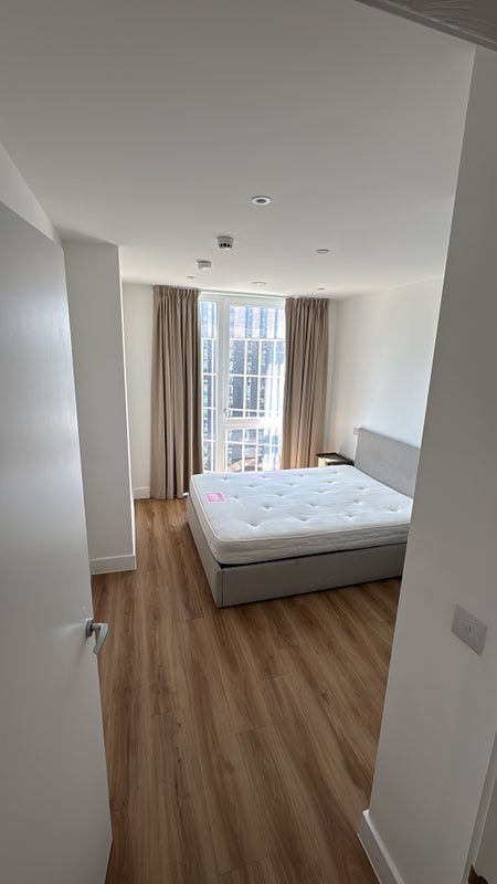 Room Caithness Walk in Greater London