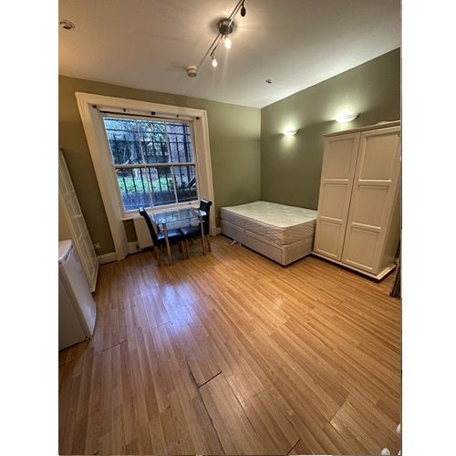Room Holland Road in Greater London