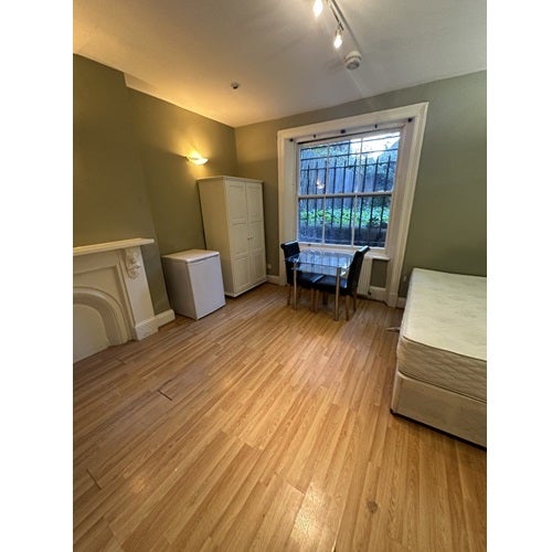 Room Holland Road in Greater London