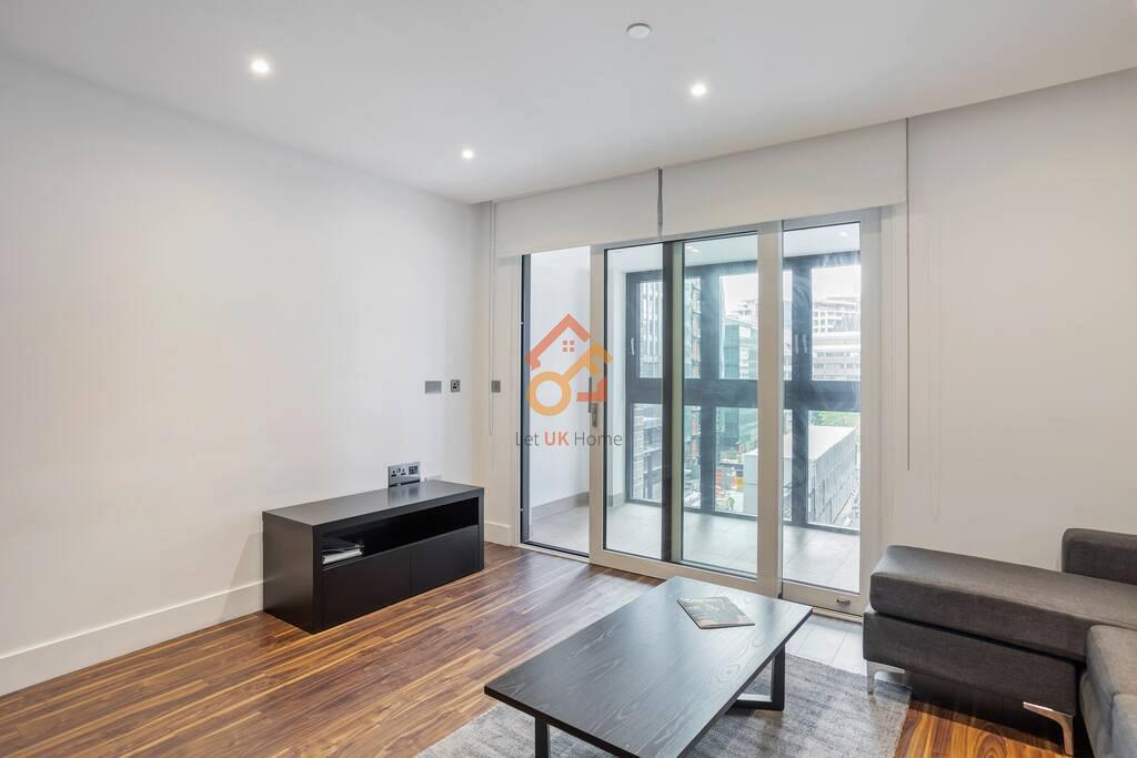 Flat New Drum Street in Greater London