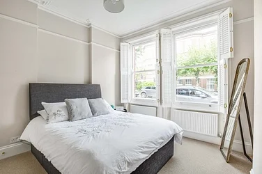 Flat Chesilton Road in Greater London