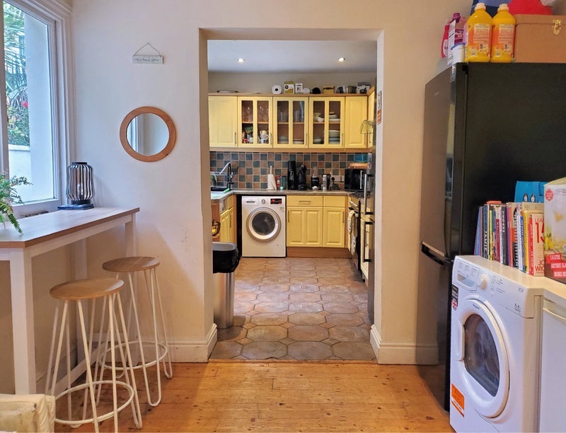 Room Kenwyn Road in Greater London