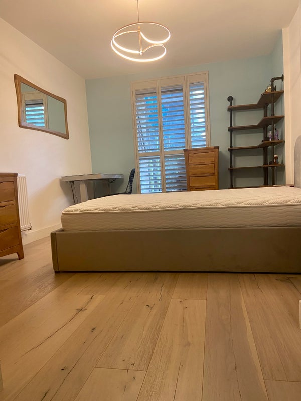 Room Laburnum Street in Greater London