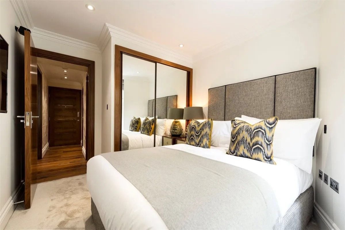 Flat Kensington Gardens Square in City of Westminster