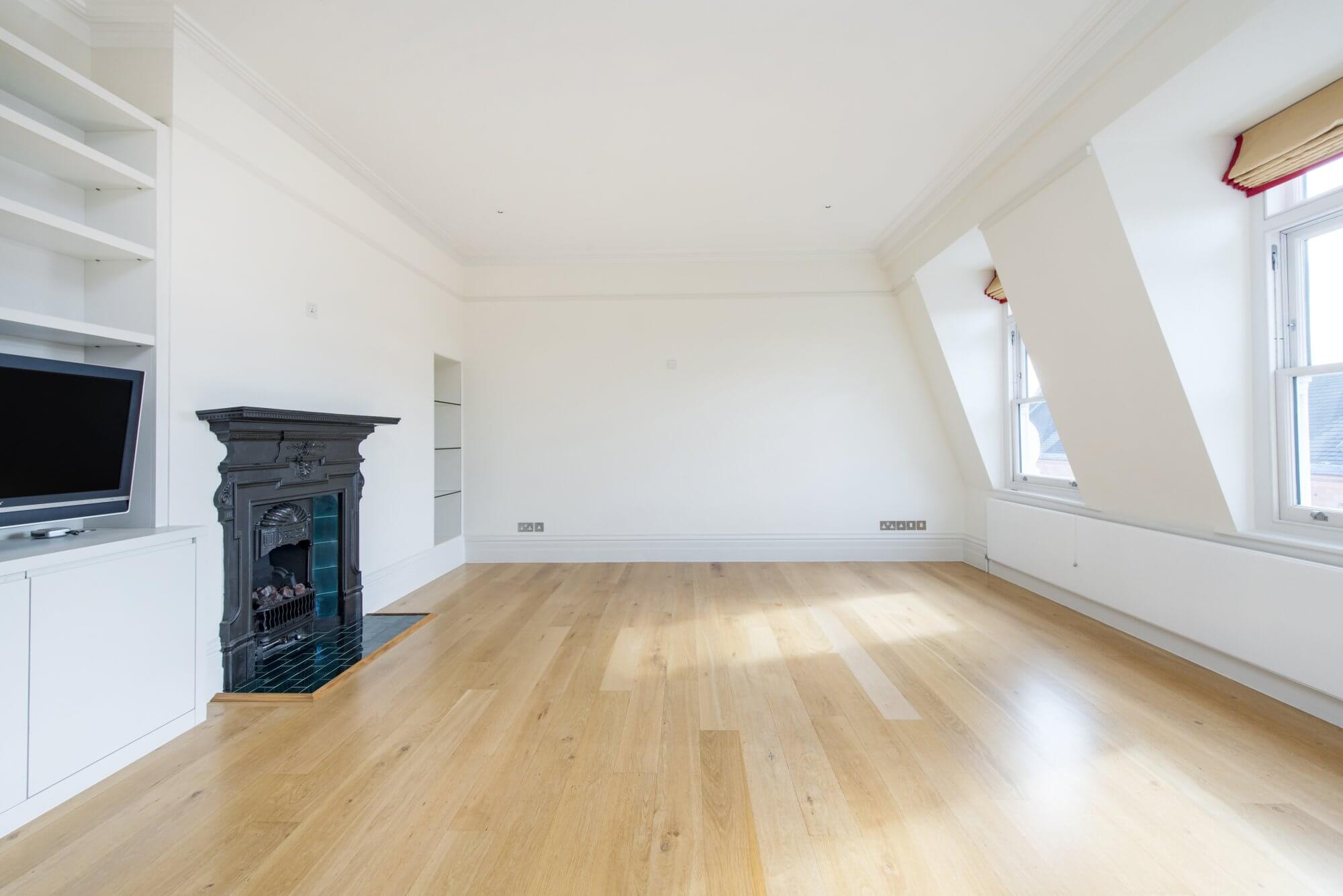 Flat Holland Park Gardens in Greater London