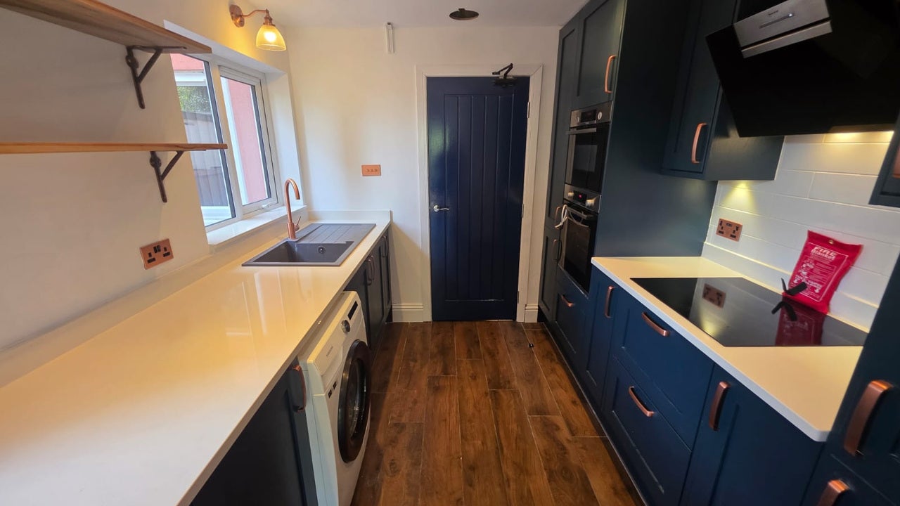 Room Clarendon Road in Luton