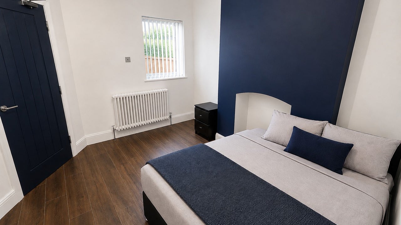 Room Clarendon Road in Luton