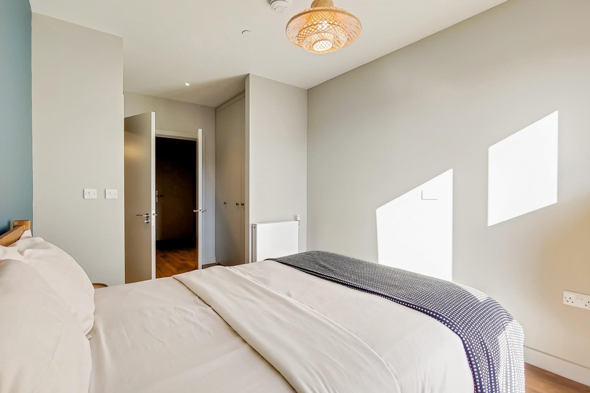 Flat Weaver Walk in Greater London