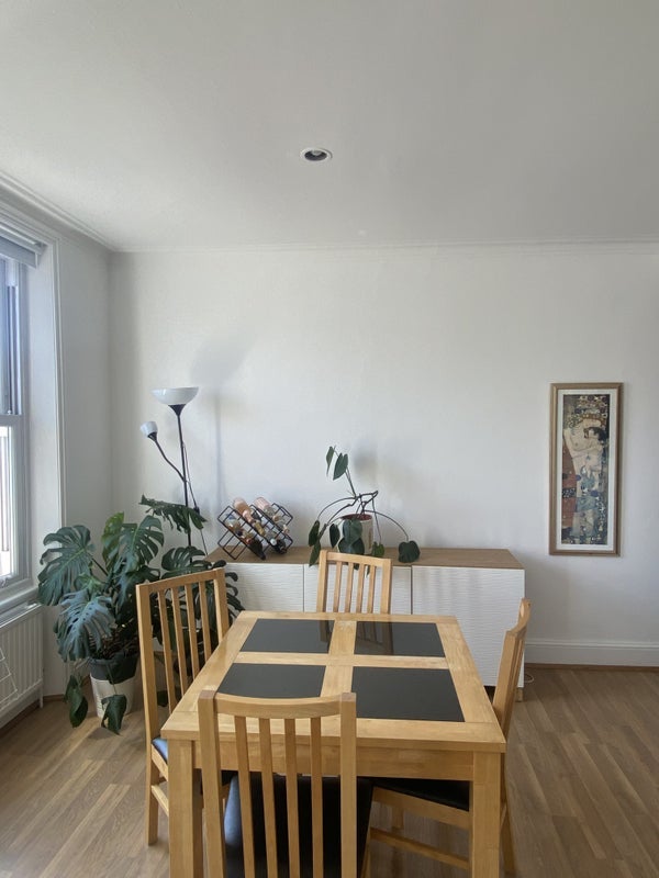 Flat Finborough Road in Greater London
